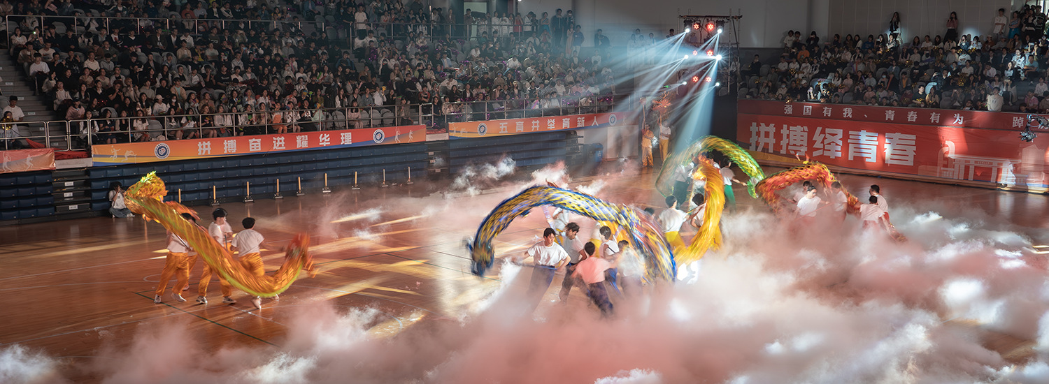 冬窗大戏开启！曼联中场或离队，利物浦寻萨拉赫接班人